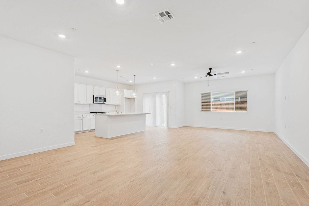 1017 Springtime Ave - Photo 2 of 13