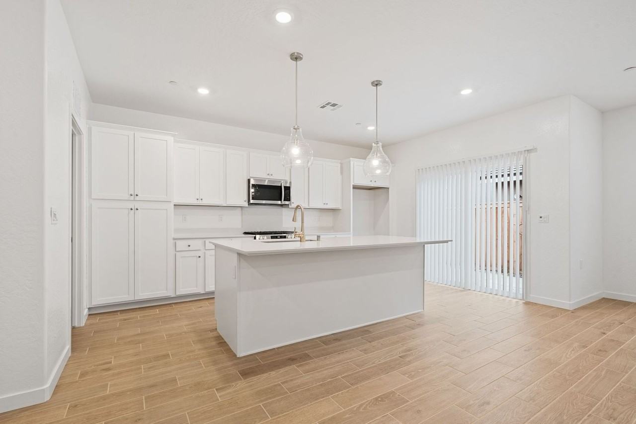 1017 Springtime Ave - Photo 3 of 13