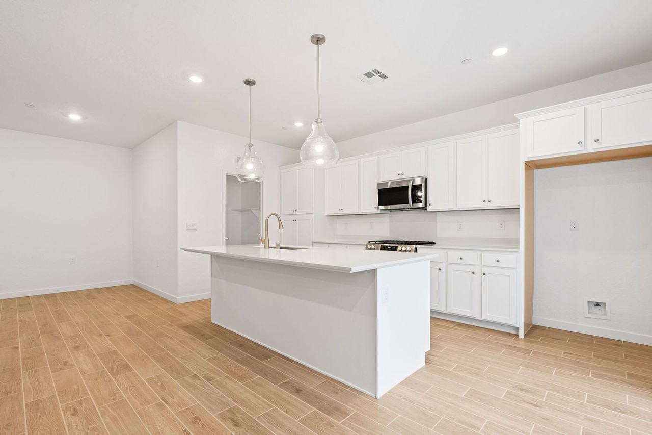 1017 Springtime Ave - Photo 5 of 13