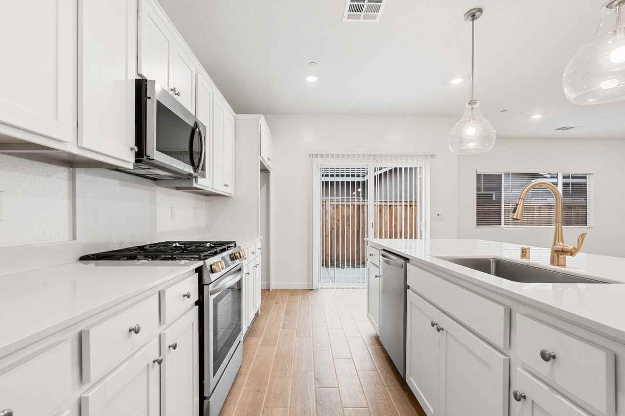 1017 Springtime Ave - Photo 6 of 13