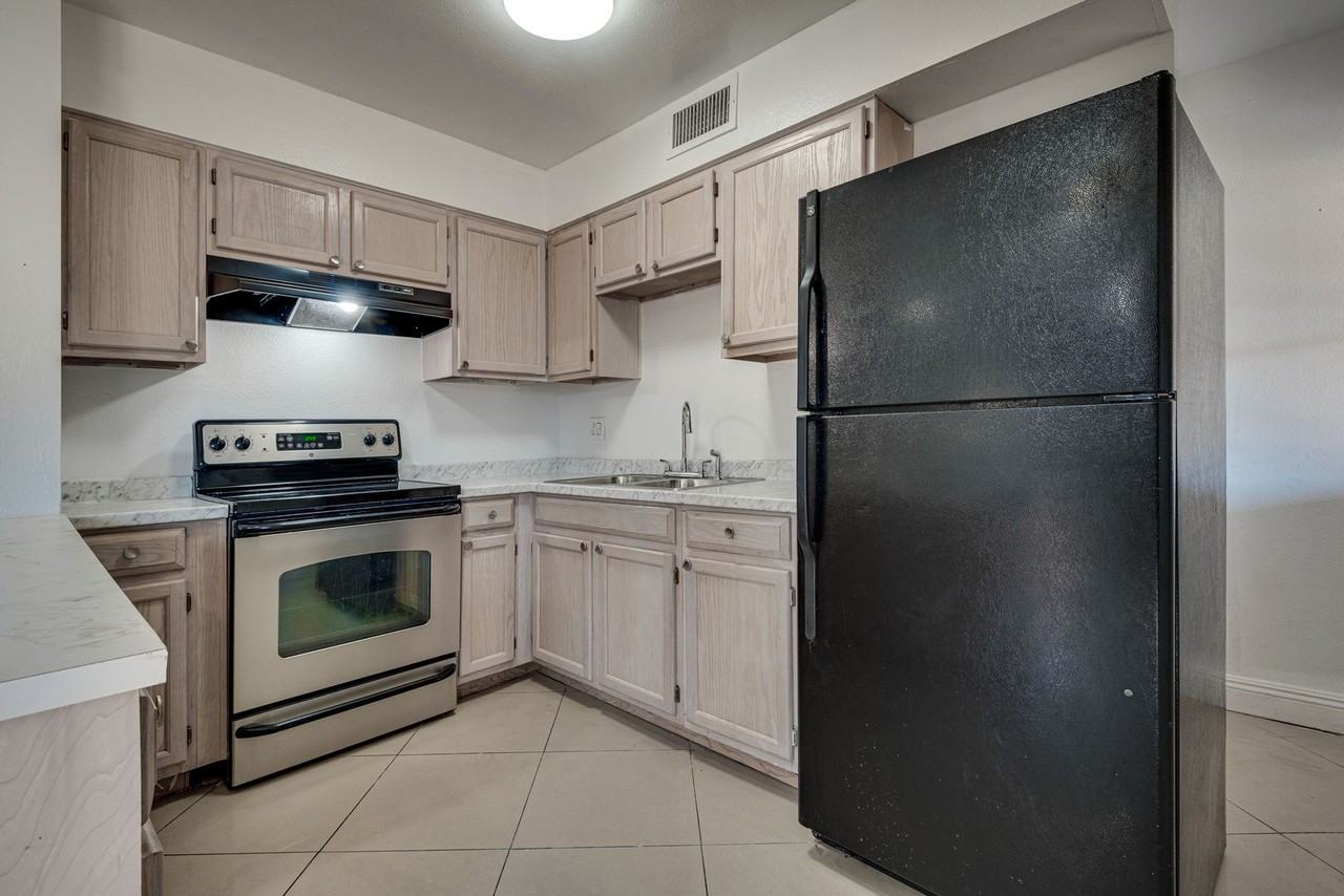 800 Slayton Dr - Photo 6 of 15