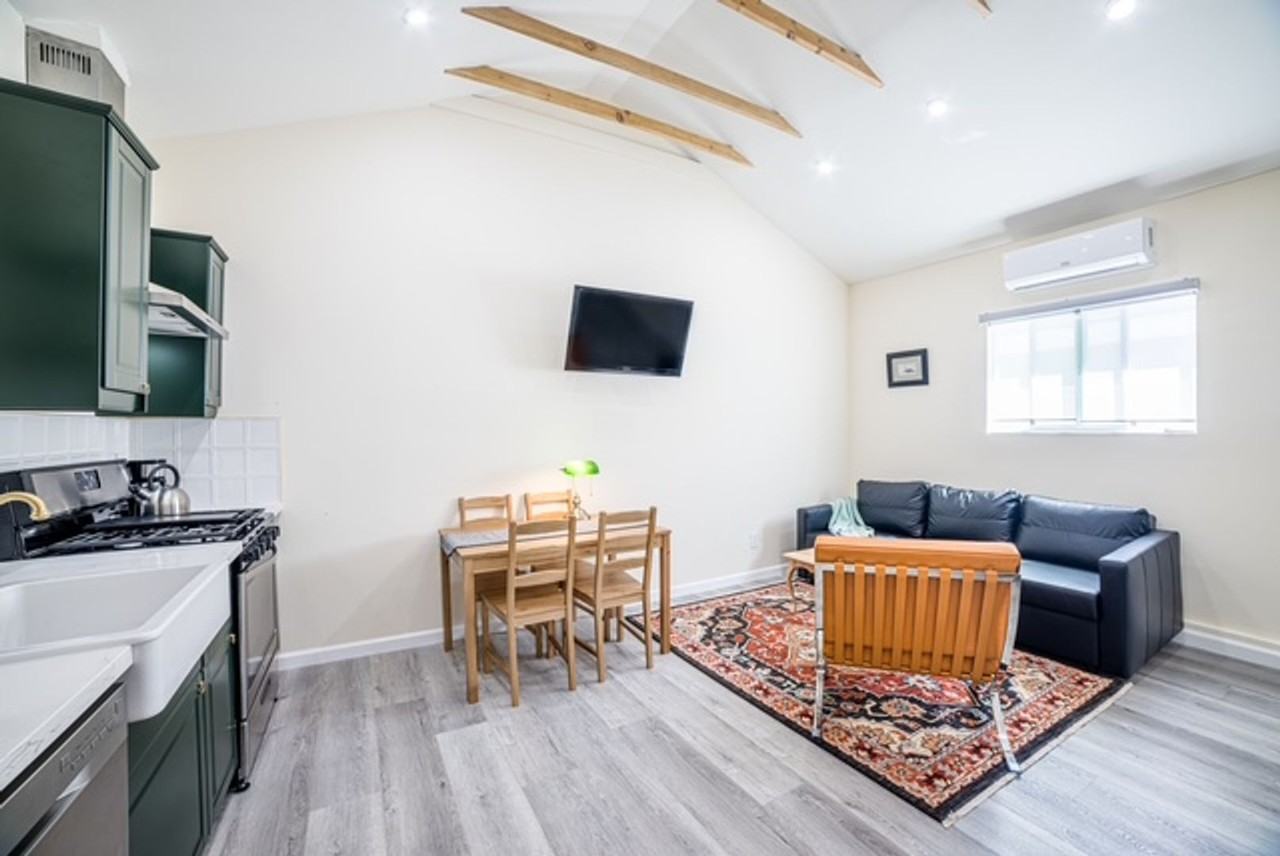 10527 Bianca Ave - Photo 2 of 14