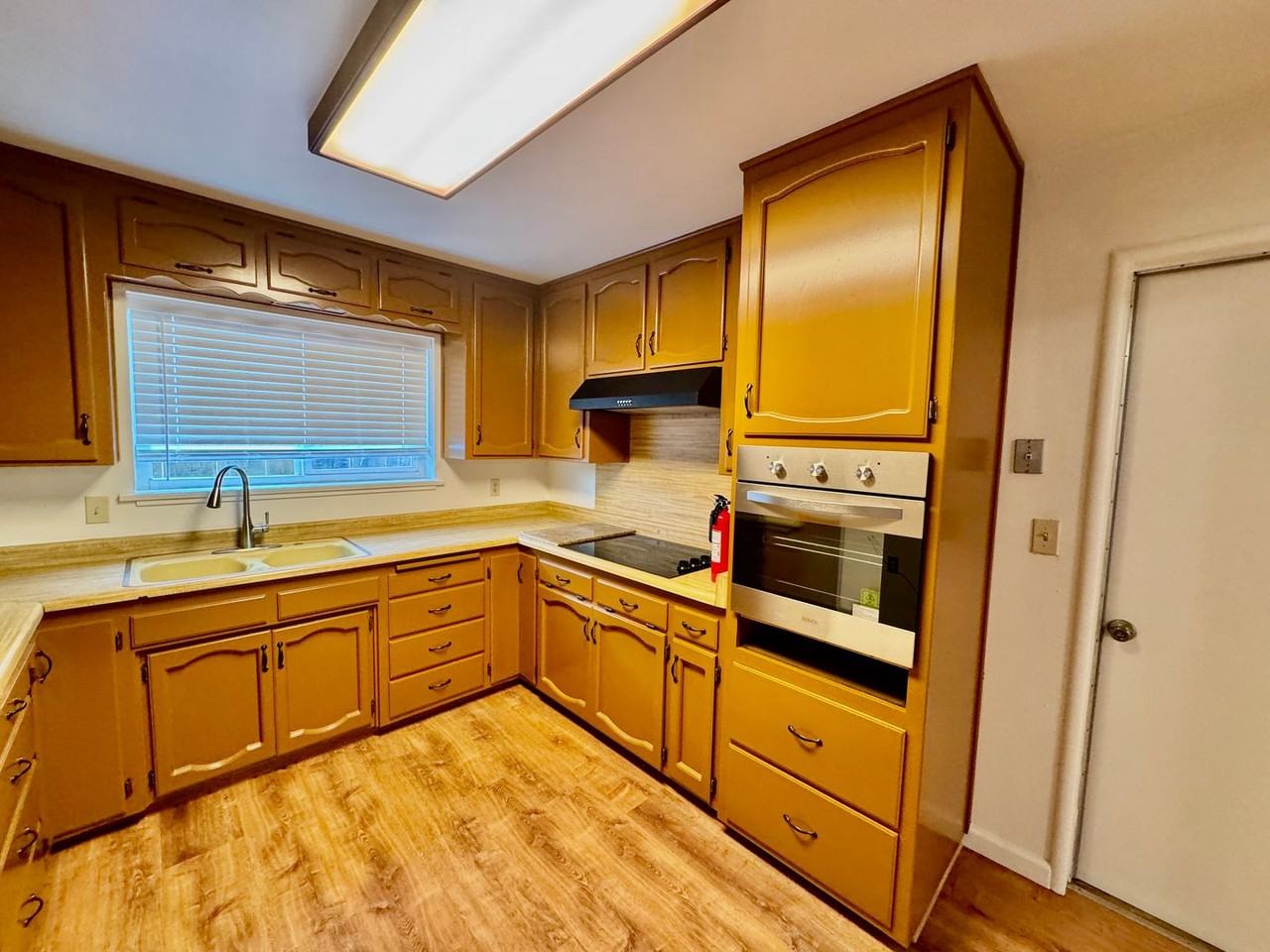 991 Granada Cir - Photo 3 of 13