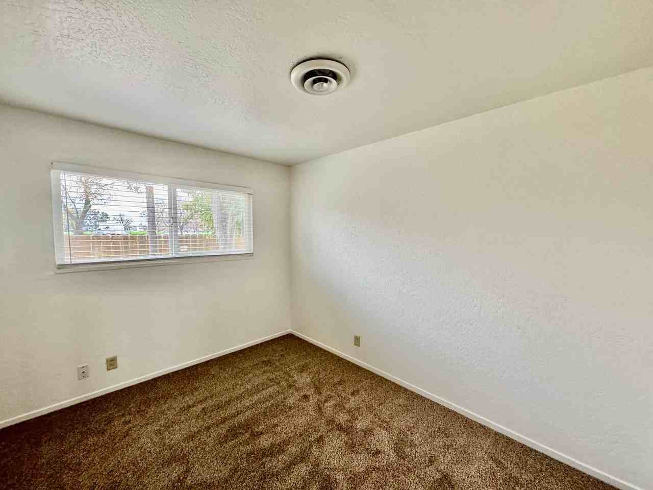 991 Granada Cir - Photo 6 of 13