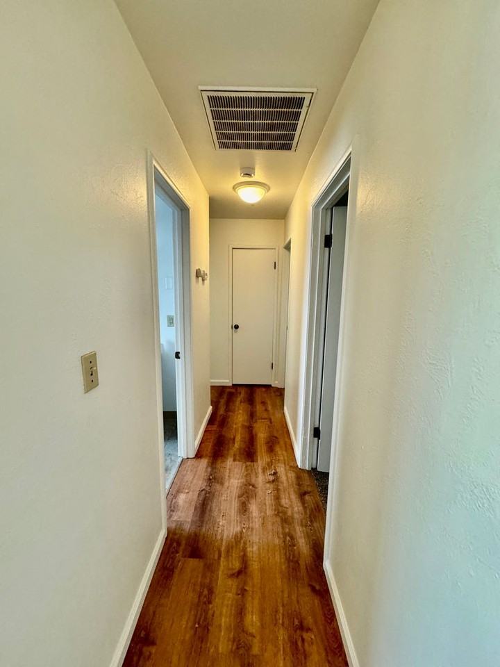 991 Granada Cir - Photo 7 of 13