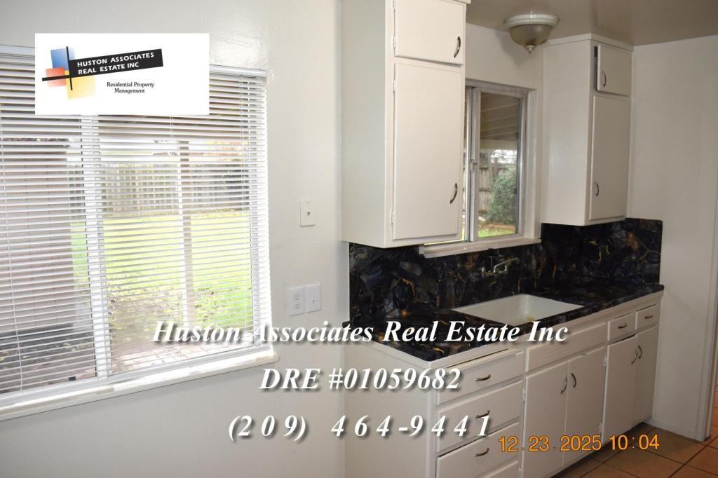 1714 Del Rio Dr - Photo 4 of 13