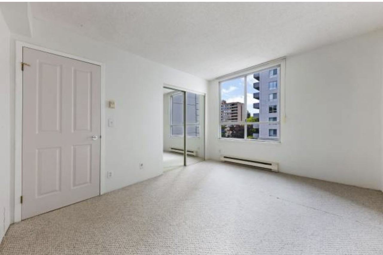 555 Austin Ave - Photo 5 of 20