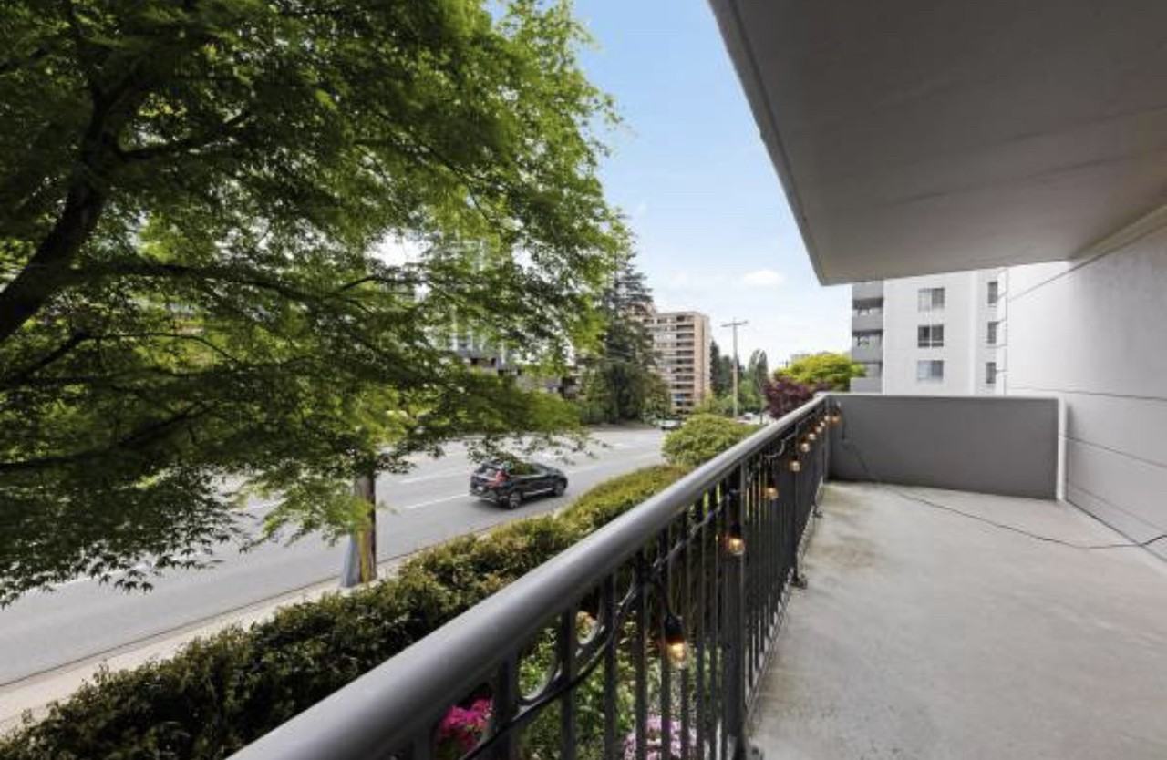 555 Austin Ave - Photo 4 of 20