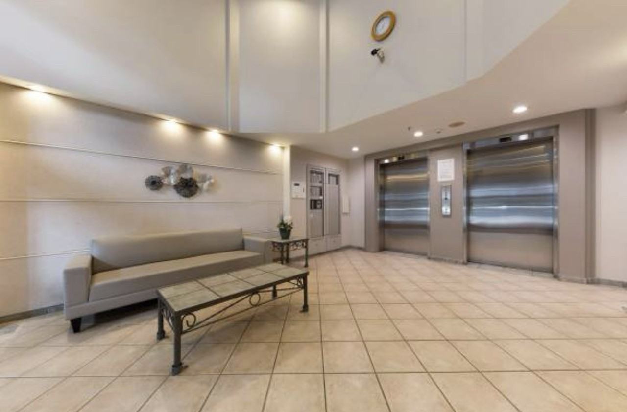 555 Austin Ave - Photo 2 of 20