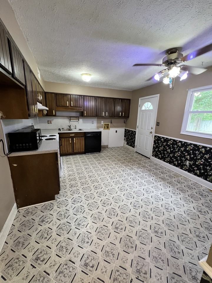 276 Probus Dr - Photo 4 of 12