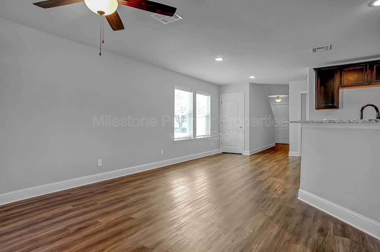 2709 W Washington St - Photo 3 of 10