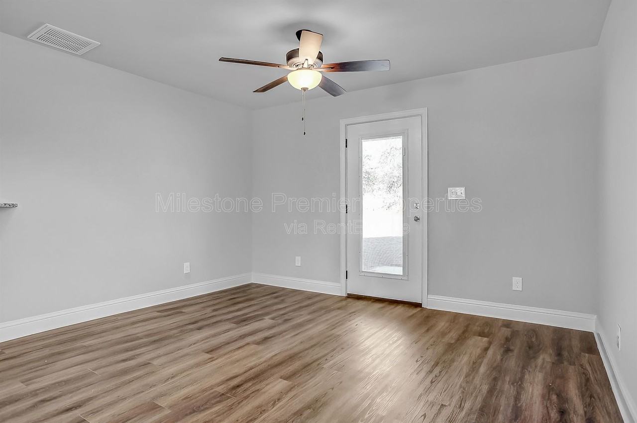 2709 W Washington St - Photo 4 of 10