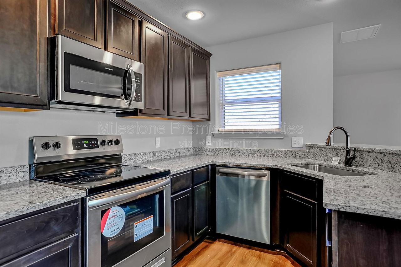 2709 W Washington St - Photo 5 of 10