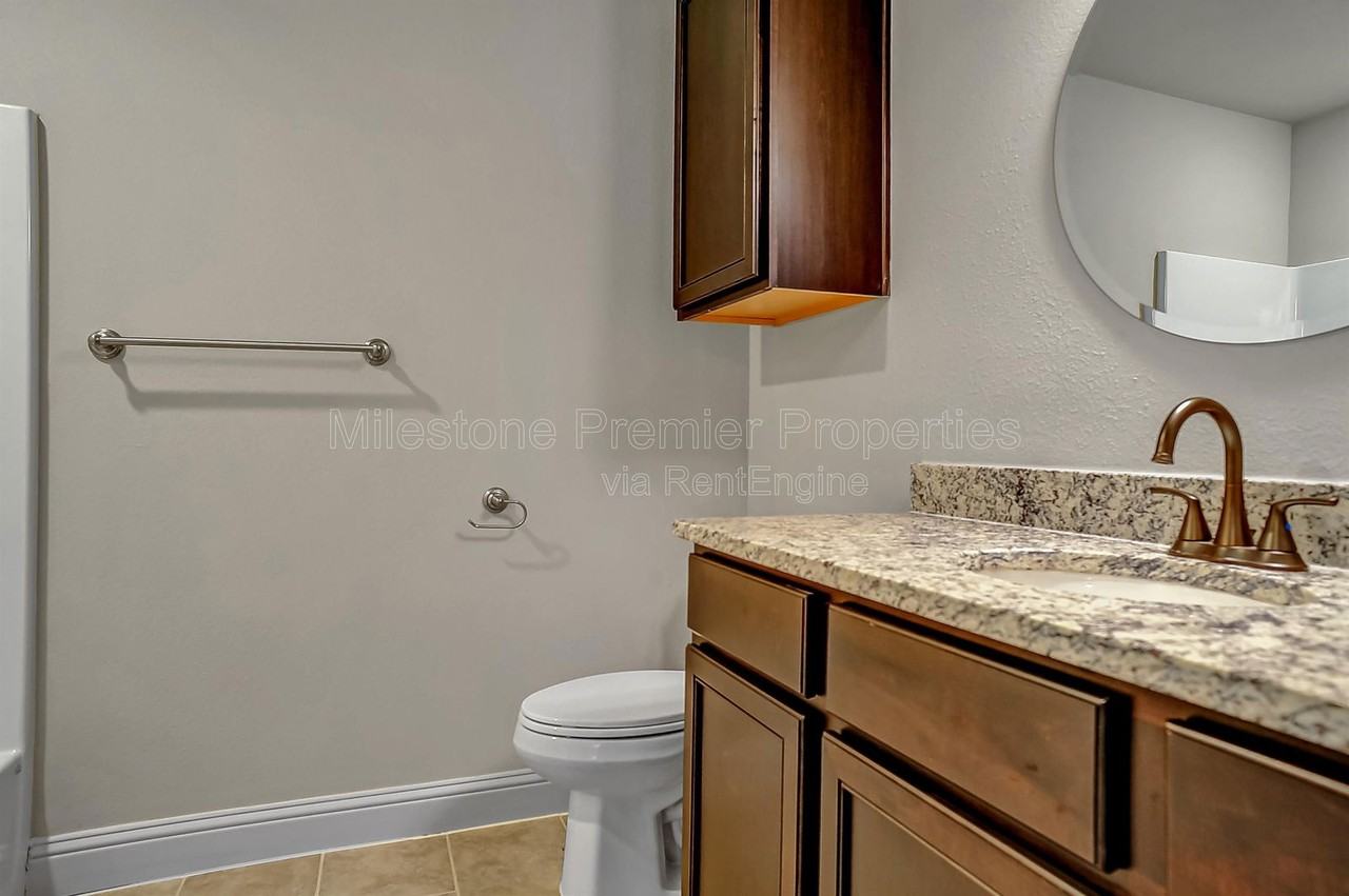 2709 W Washington St - Photo 6 of 10