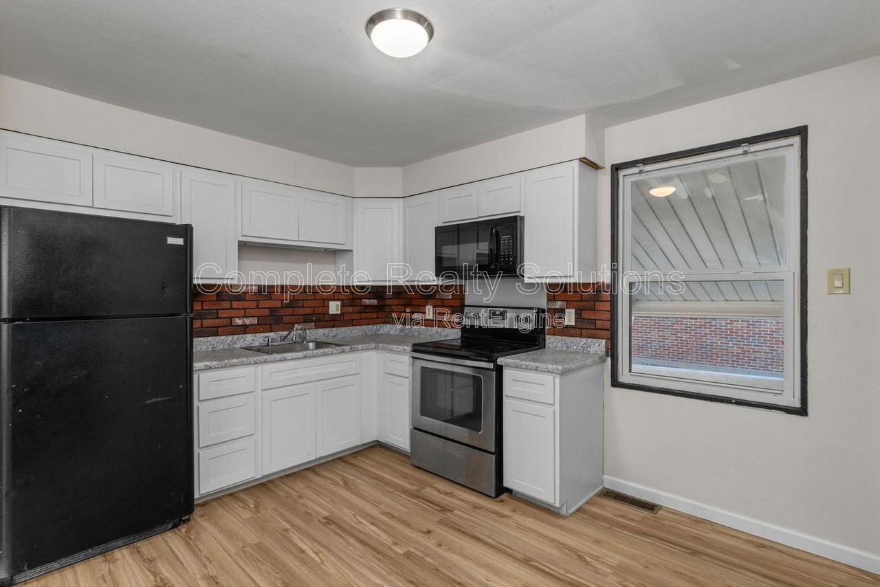 9834 Portage Dr - Photo 2 of 30