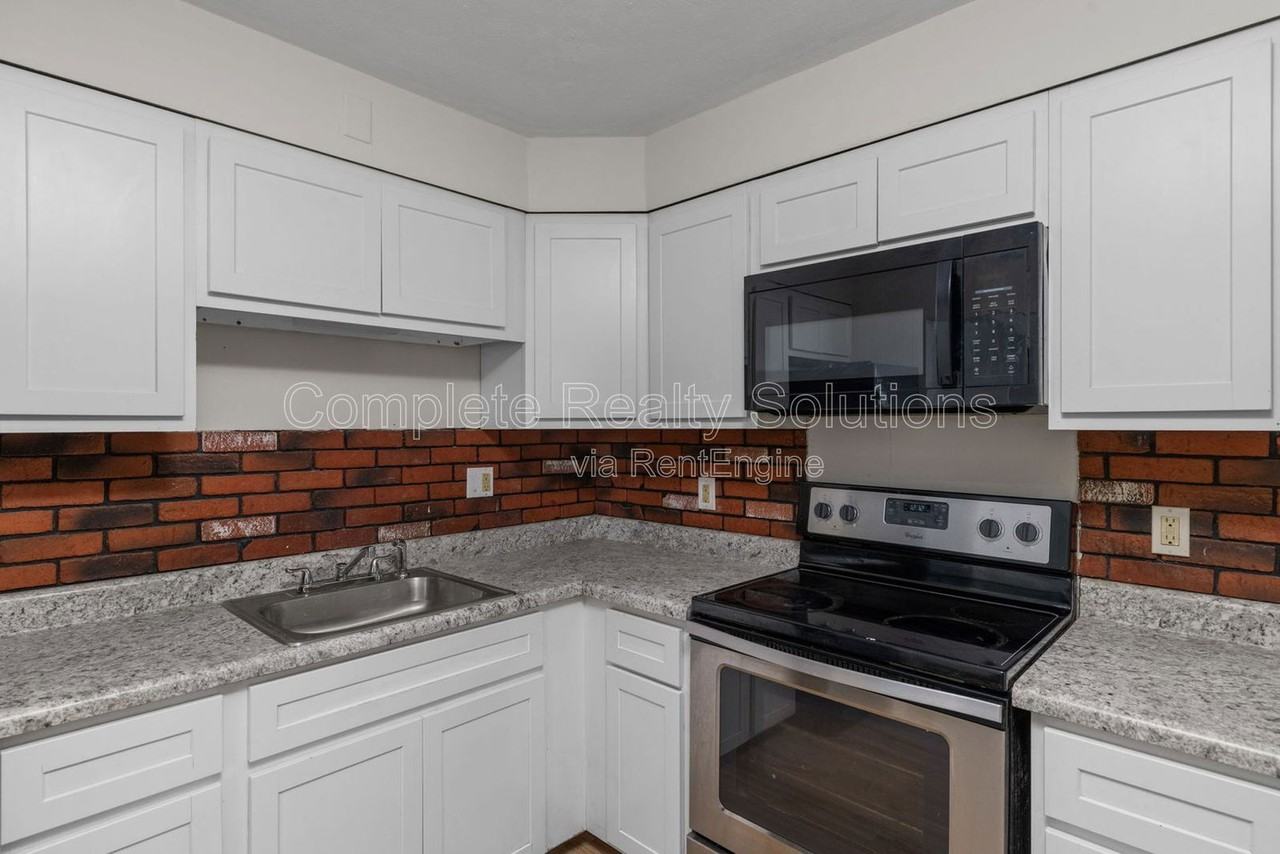 9834 Portage Dr - Photo 3 of 30