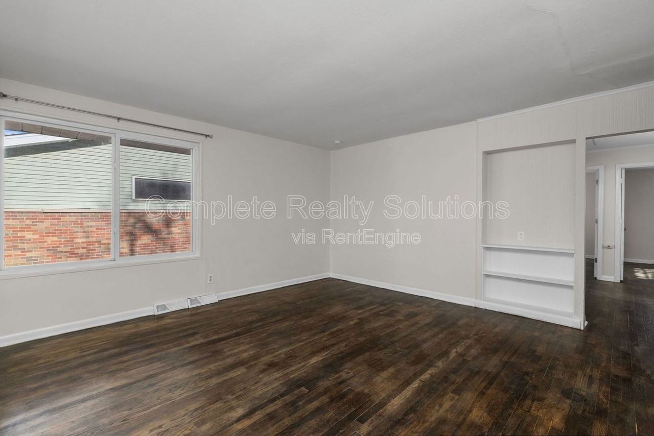 9834 Portage Dr - Photo 7 of 30