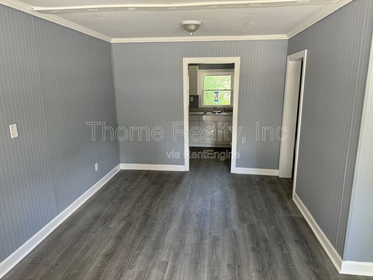 305 E Battle Ave - Photo 2 of 18