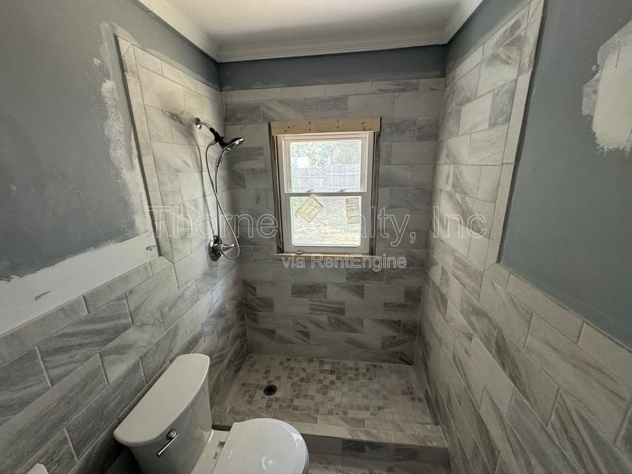 305 E Battle Ave - Photo 5 of 18