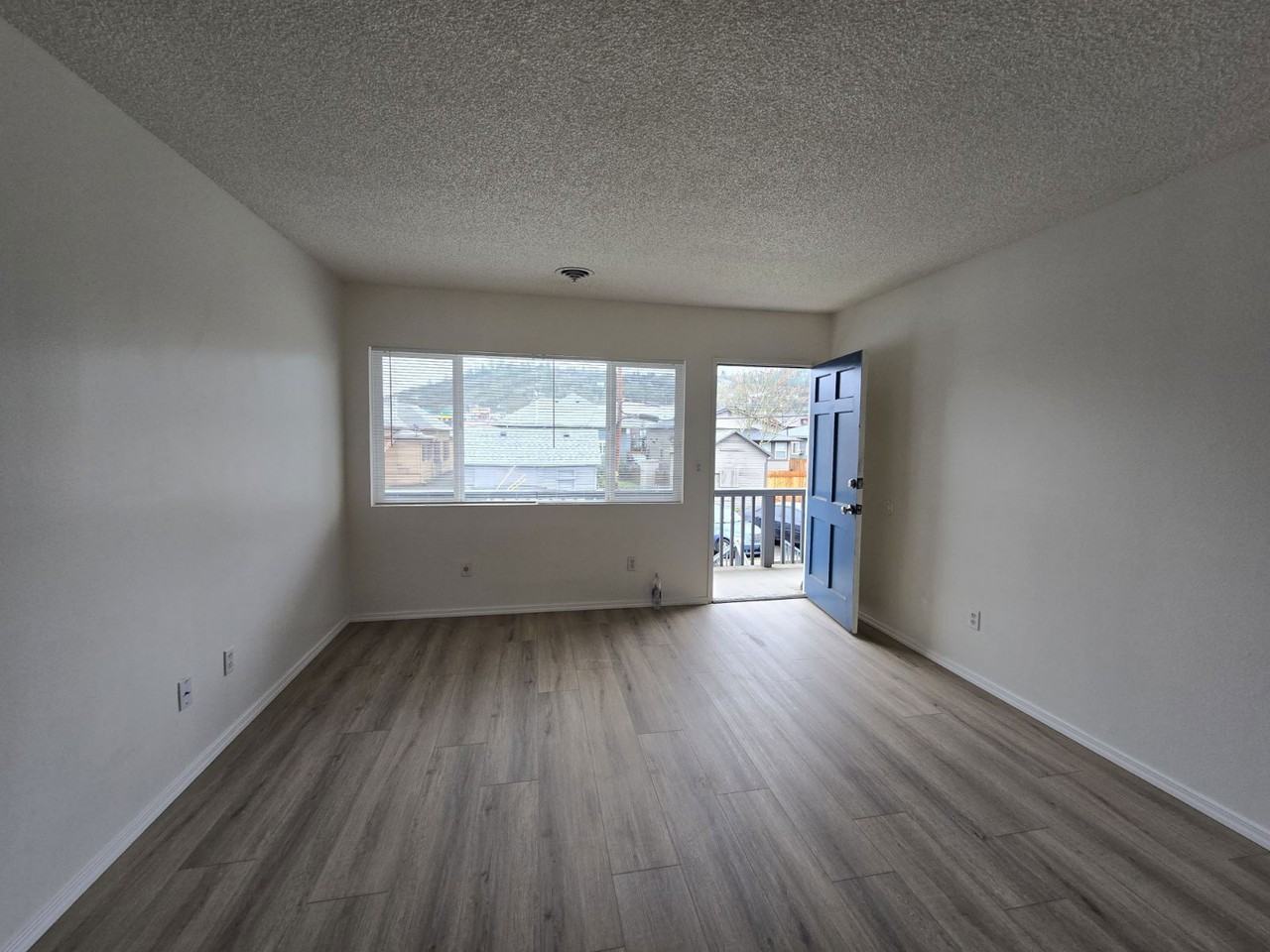 633 Se Flint St #12 - Photo 3 of 14