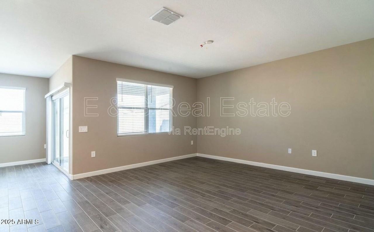 2480 S 241st Ave - Photo 3 of 17