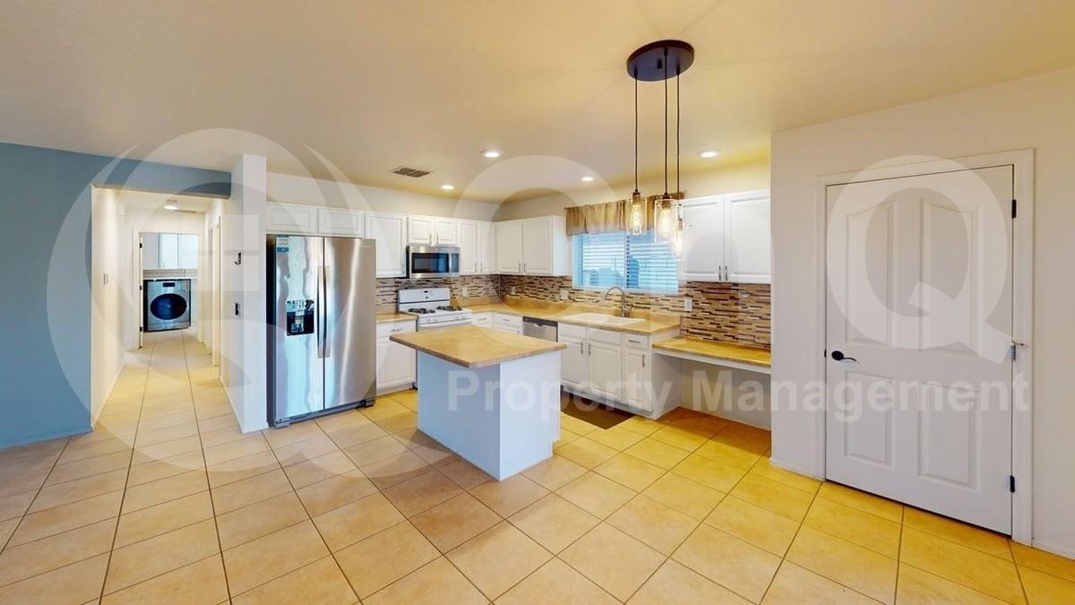 1096 W Camino Hombre Viejo - Photo 4 of 18