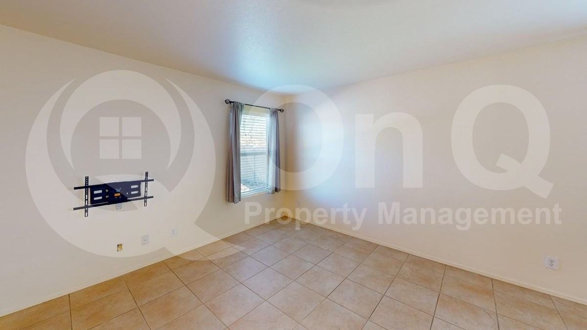 1096 W Camino Hombre Viejo - Photo 5 of 18