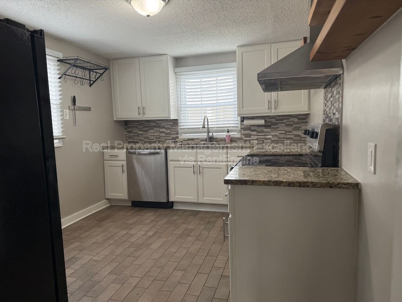 308 New Rand Rd - Photo 7 of 31