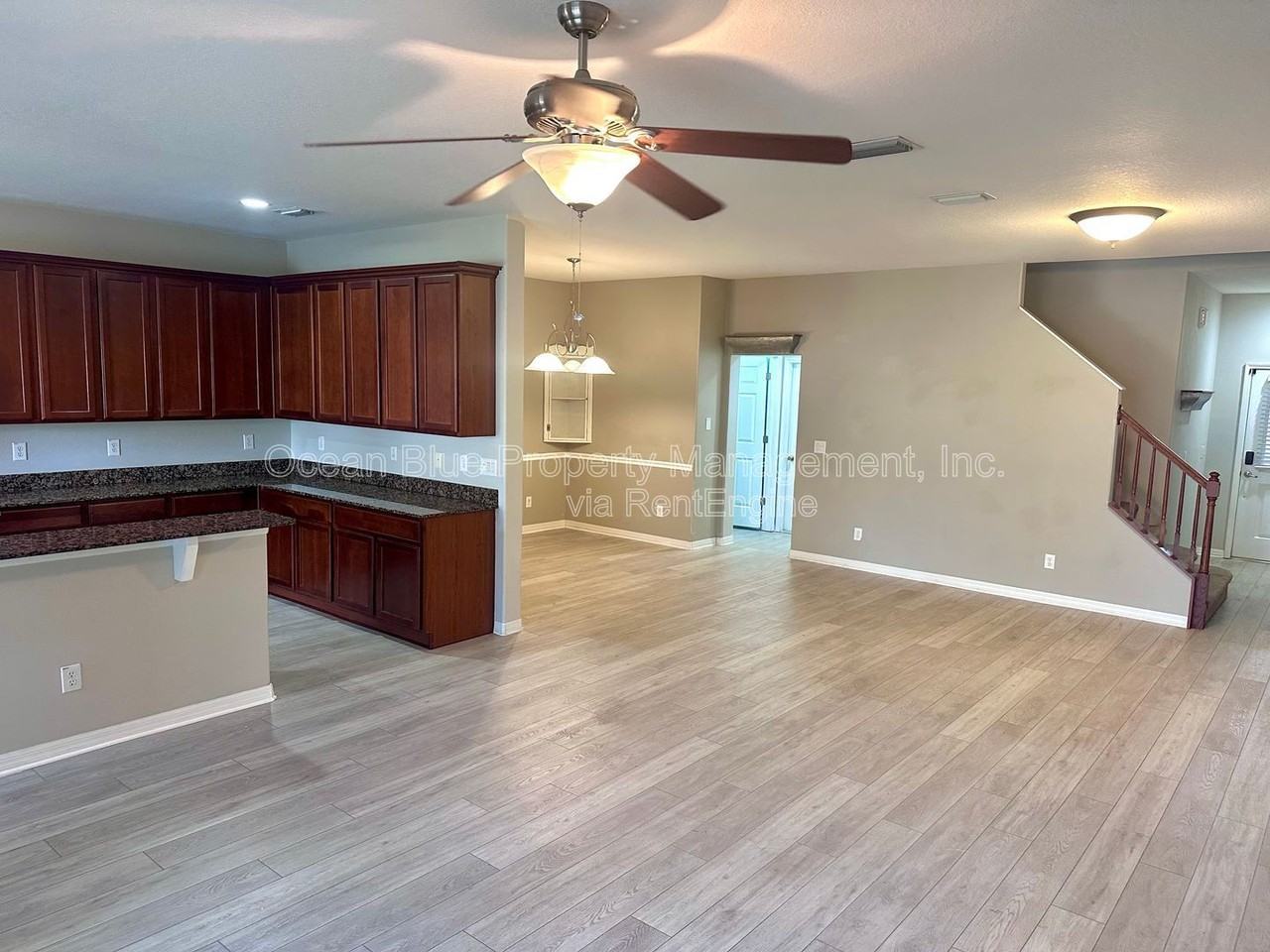 1525 Hillview Ln - Photo 3 of 13