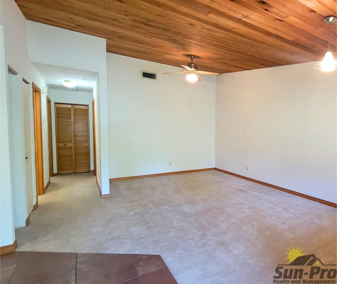 1668 Spring Garden Ct - Photo 3 of 14