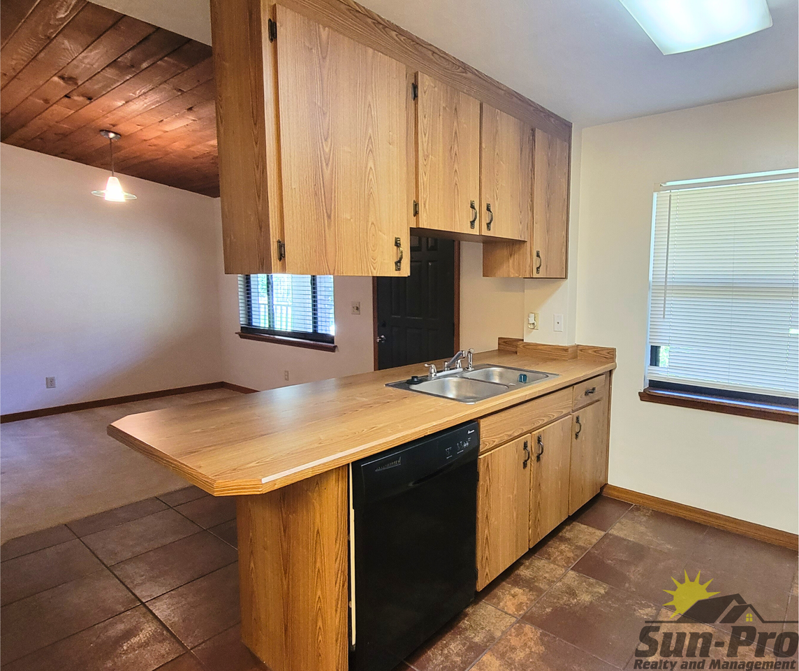 1668 Spring Garden Ct - Photo 7 of 14