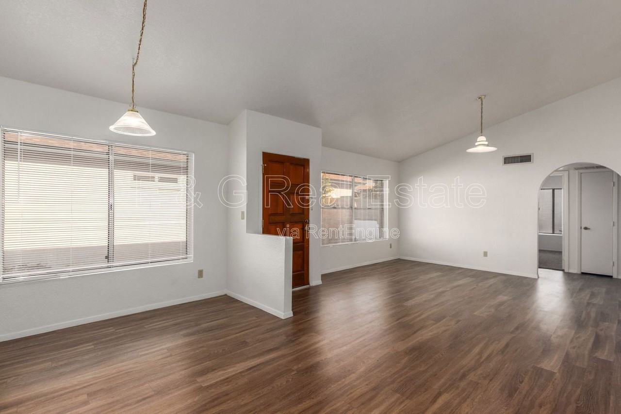 7331 W Paradise Dr - Photo 5 of 24