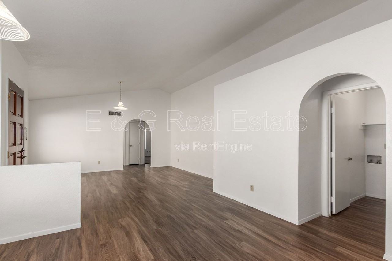 7331 W Paradise Dr - Photo 6 of 24