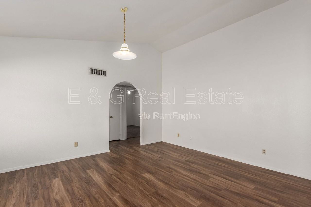 7331 W Paradise Dr - Photo 7 of 24