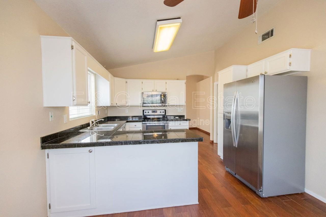 15024 N 85th Dr - Photo 7 of 24