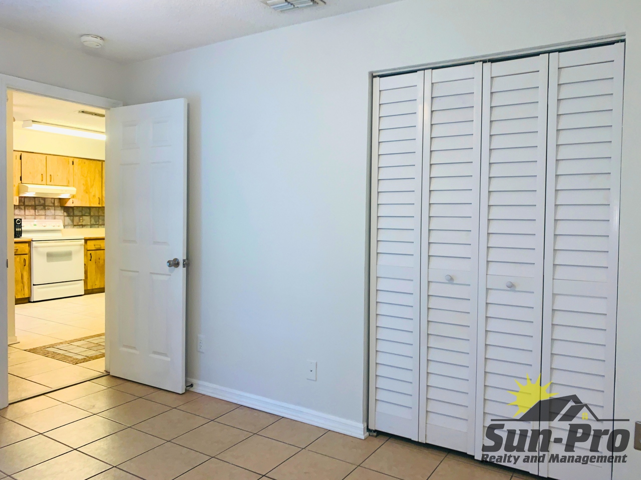 1010 Stonybrook Cir - Photo 4 of 24