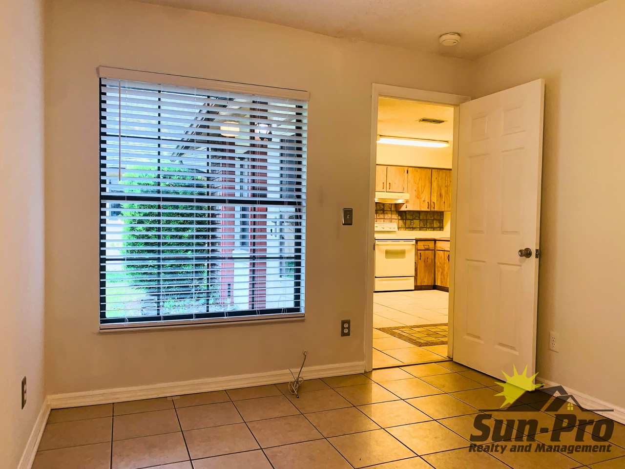 1010 Stonybrook Cir - Photo 5 of 24