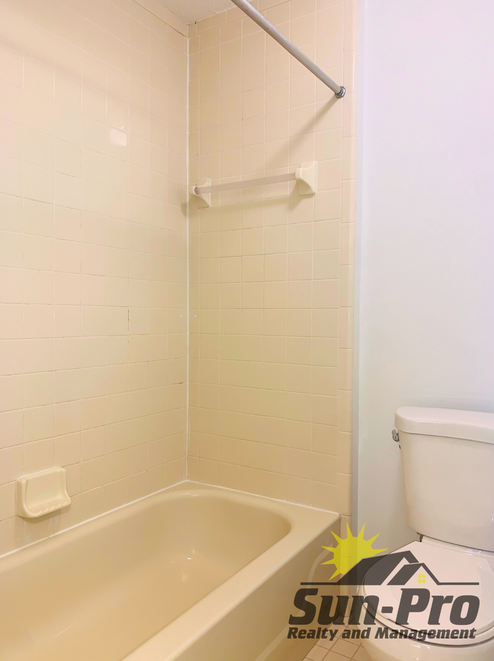 1010 Stonybrook Cir - Photo 7 of 24