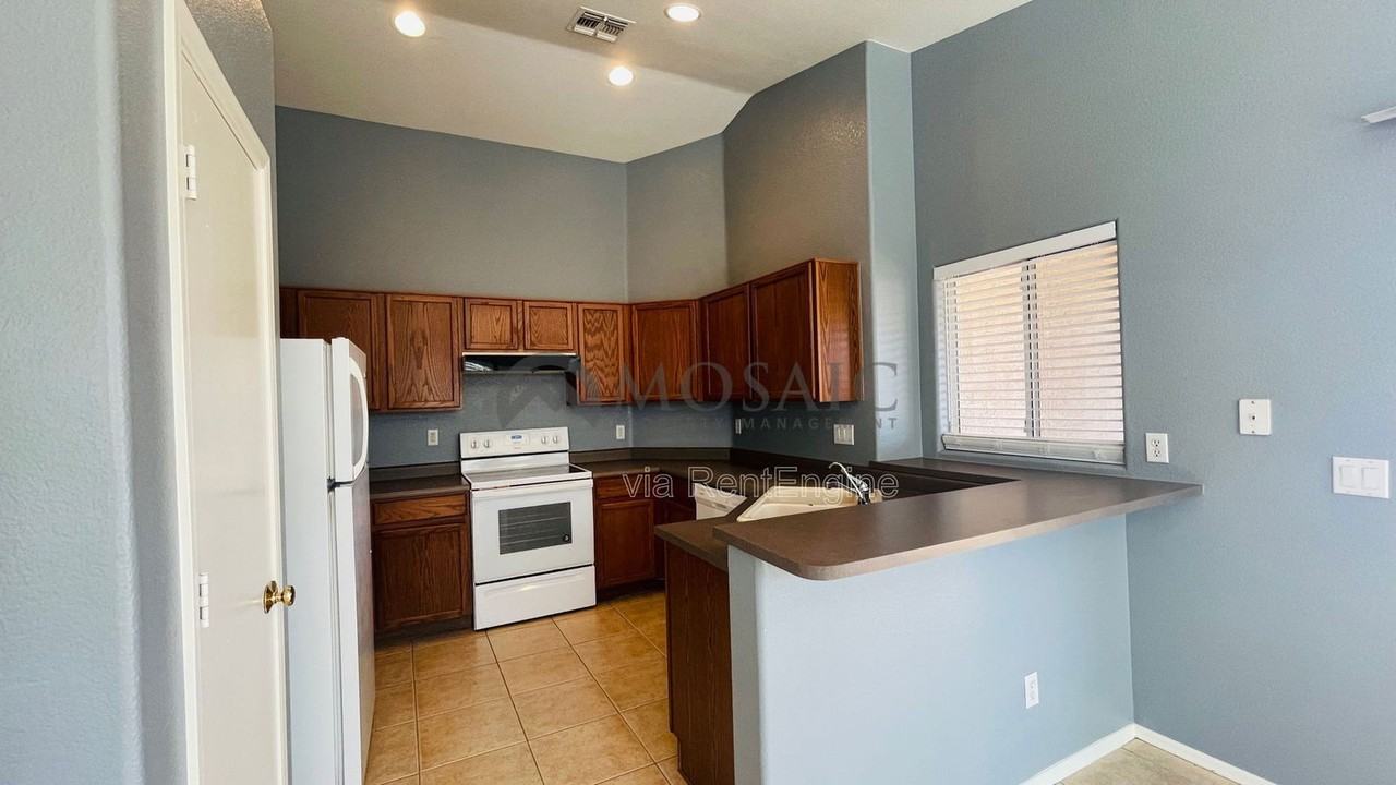 20415 N 81st Dr - Photo 2 of 12