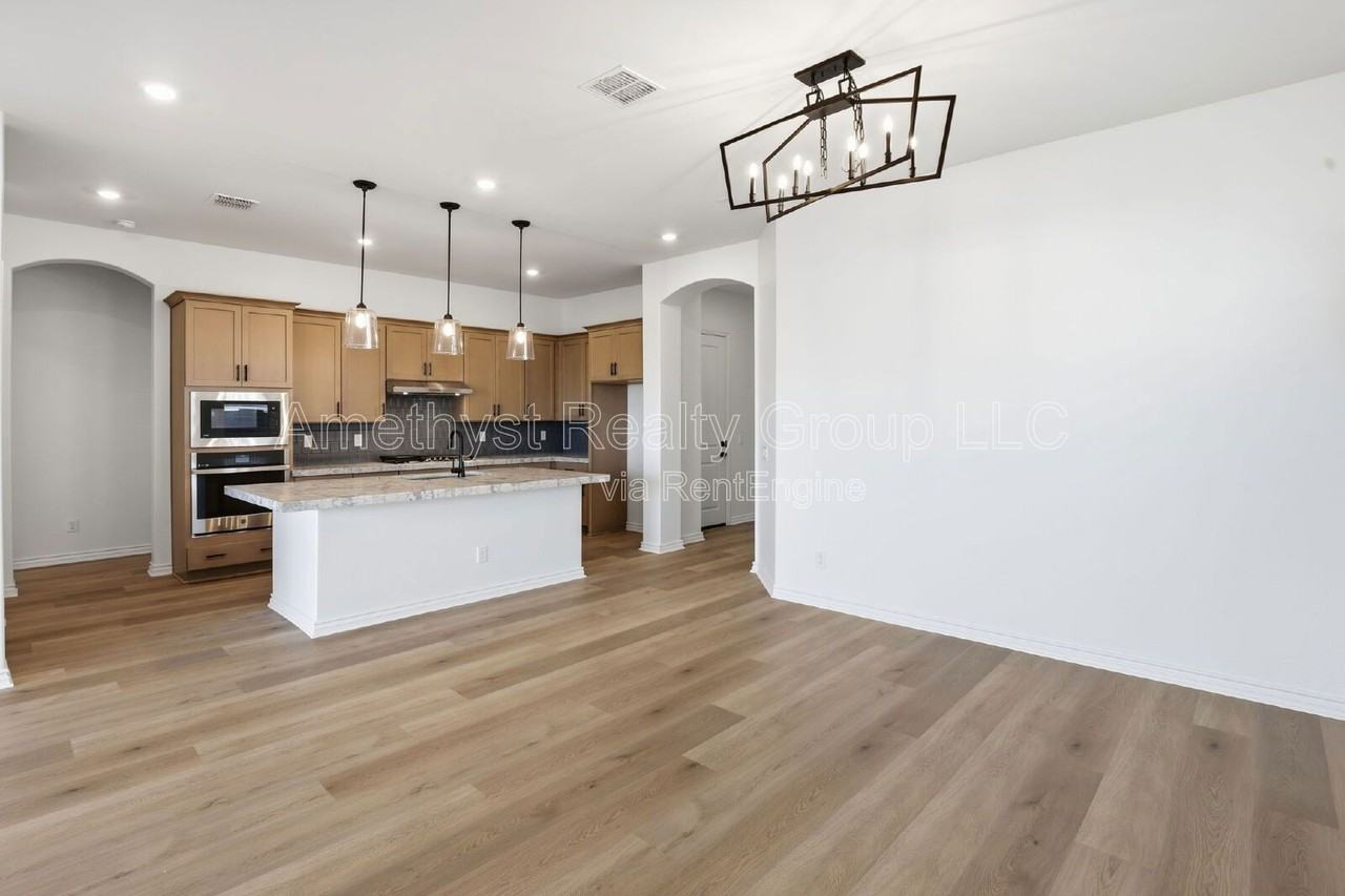 15660 W Pershing St - Photo 7 of 33