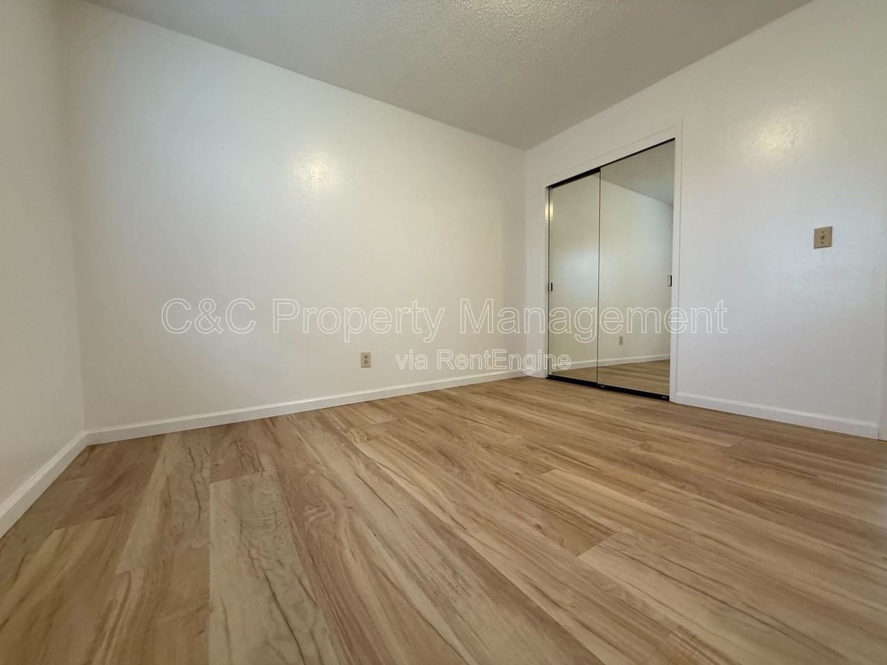 1280 Hilby Ave #11 - Photo 5 of 7