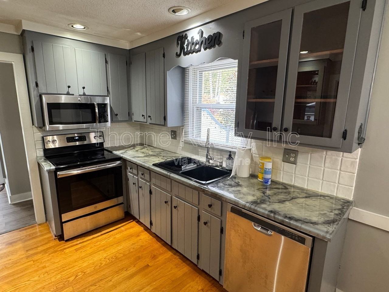 1508 Treetop Ln - Photo 4 of 18