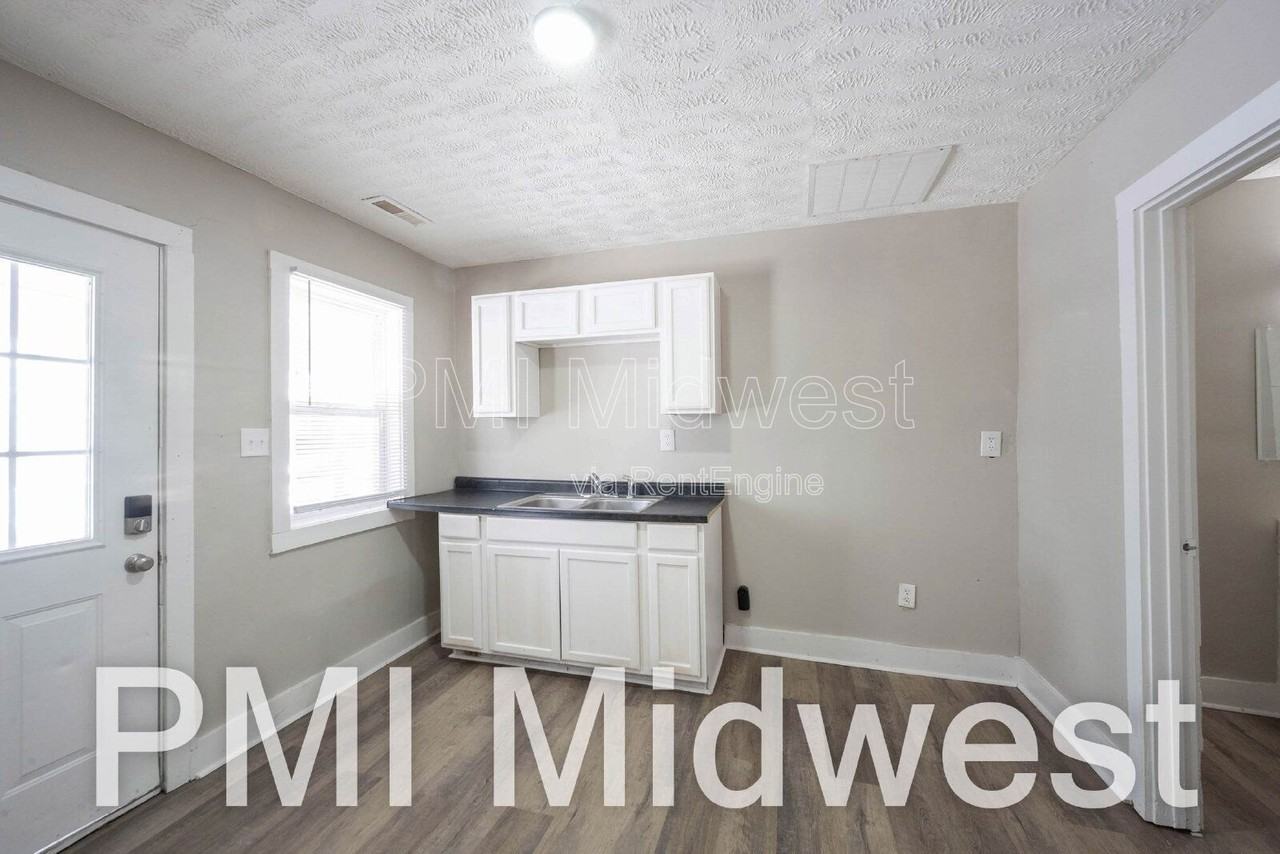 2932 N Dearborn St #A - Photo 2 of 11