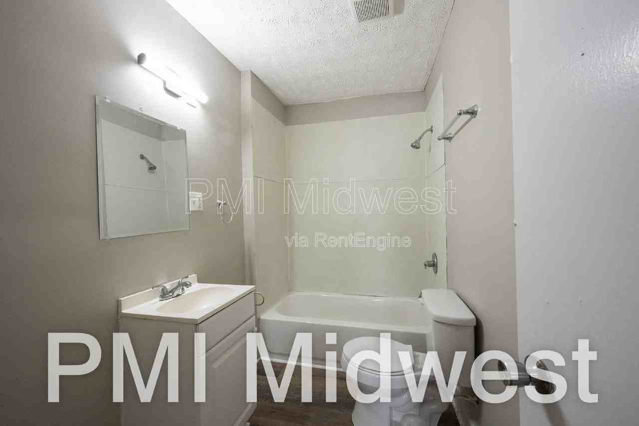 2932 N Dearborn St #A - Photo 6 of 11