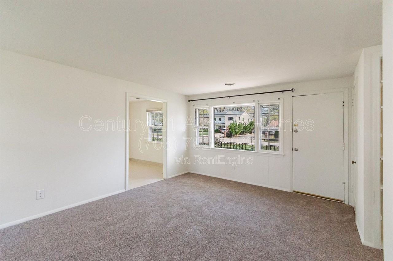 7800 Schelhorn Rd - Photo 2 of 33