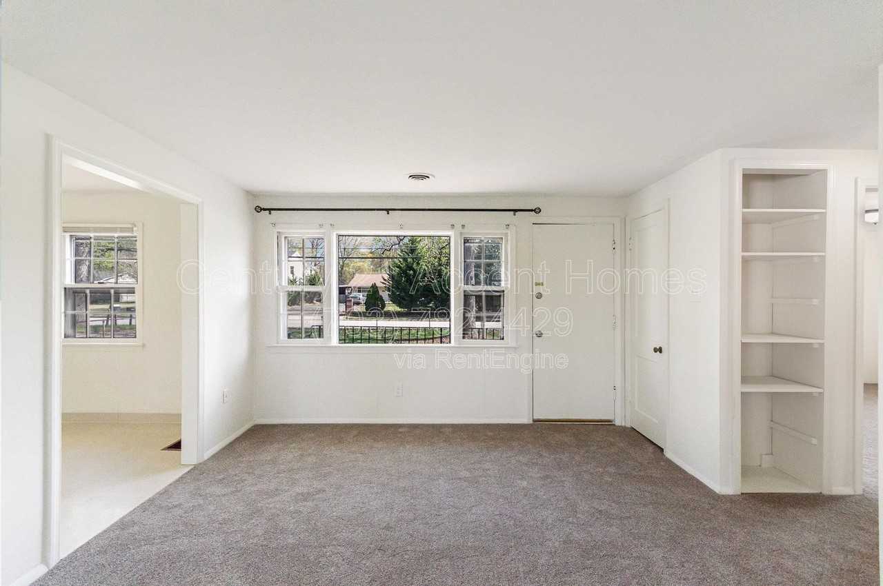 7800 Schelhorn Rd - Photo 4 of 33