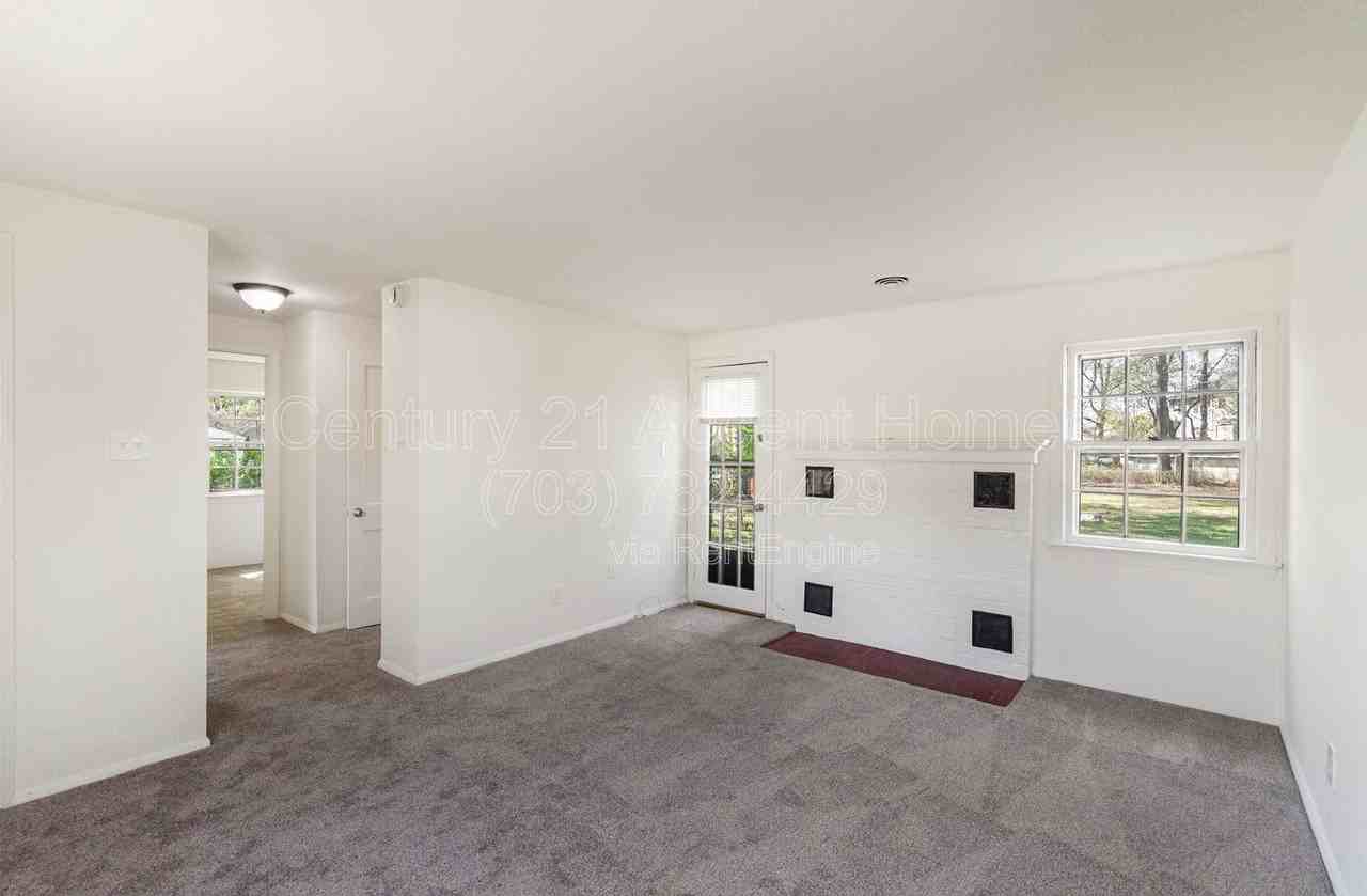 7800 Schelhorn Rd - Photo 7 of 33