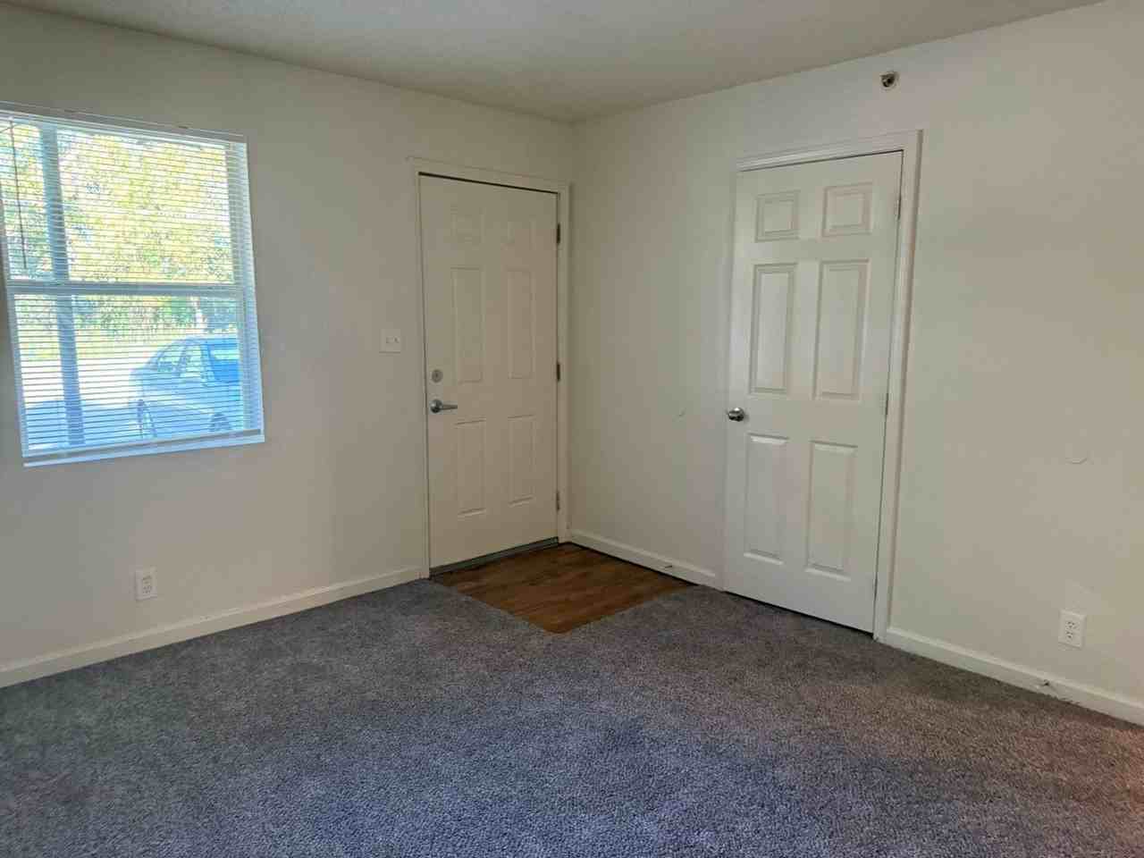 516 E Red Bud Rd - Photo 4 of 17