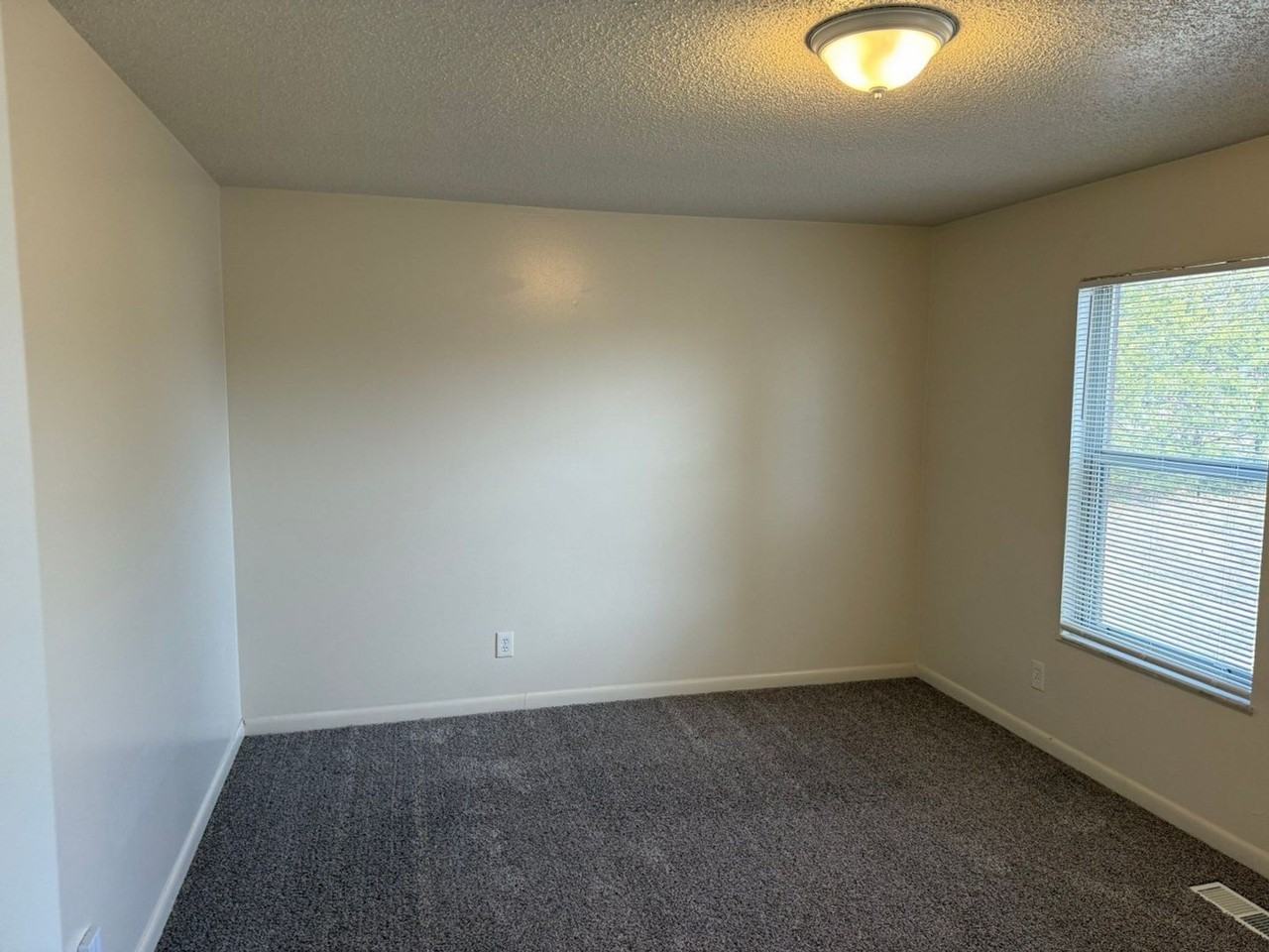 1105 W Parkway Ave #20 - Photo 2 of 20