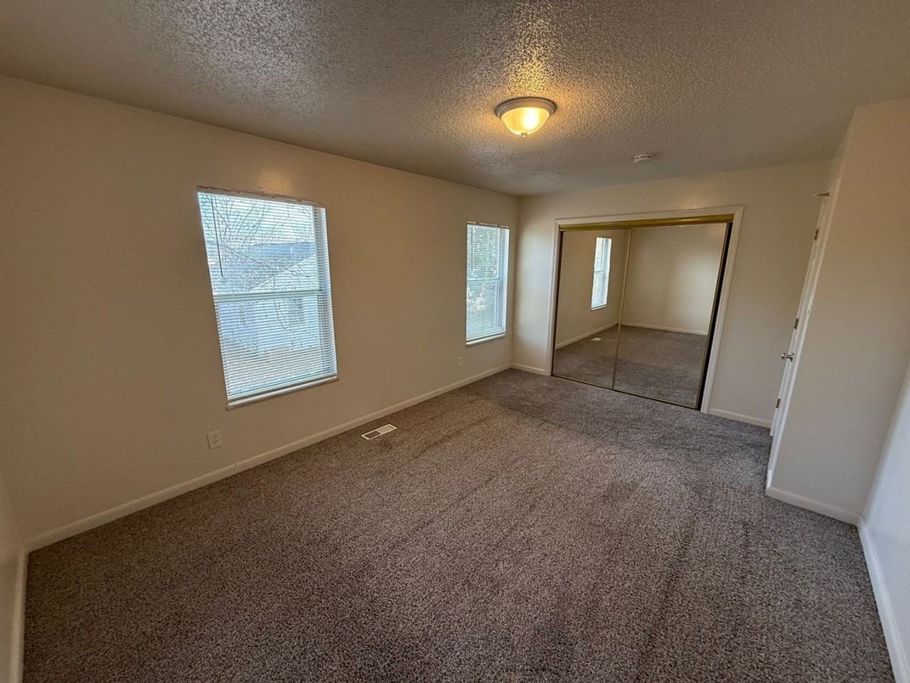 1105 W Parkway Ave #20 - Photo 4 of 20